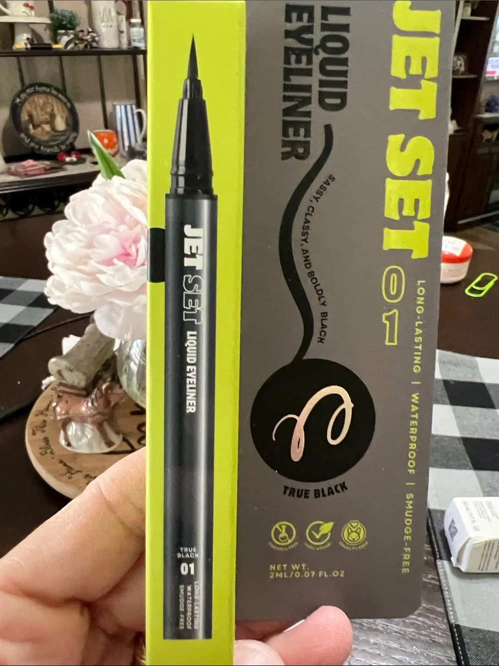 New Jet Set Liquid Eyeliner 01 True Black